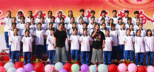 23护理3班 我爱你中国.JPG