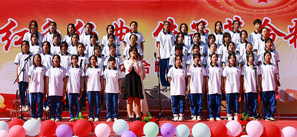 23护理1班 少年中国说.JPG