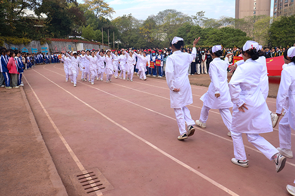 医药护理系方阵队.JPG