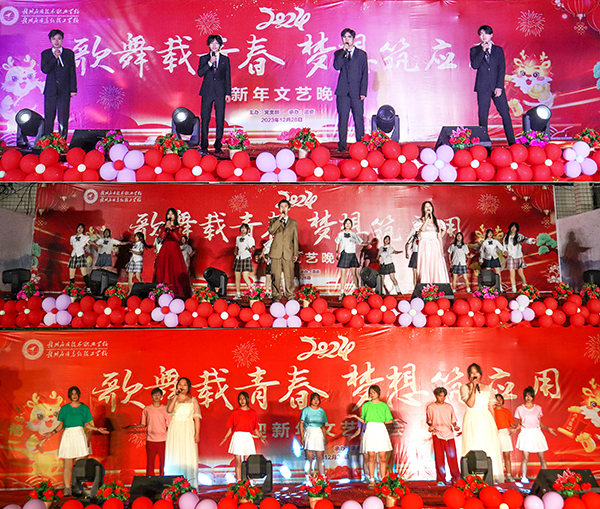 1704320319125695.jpg 青春三合一.jpg