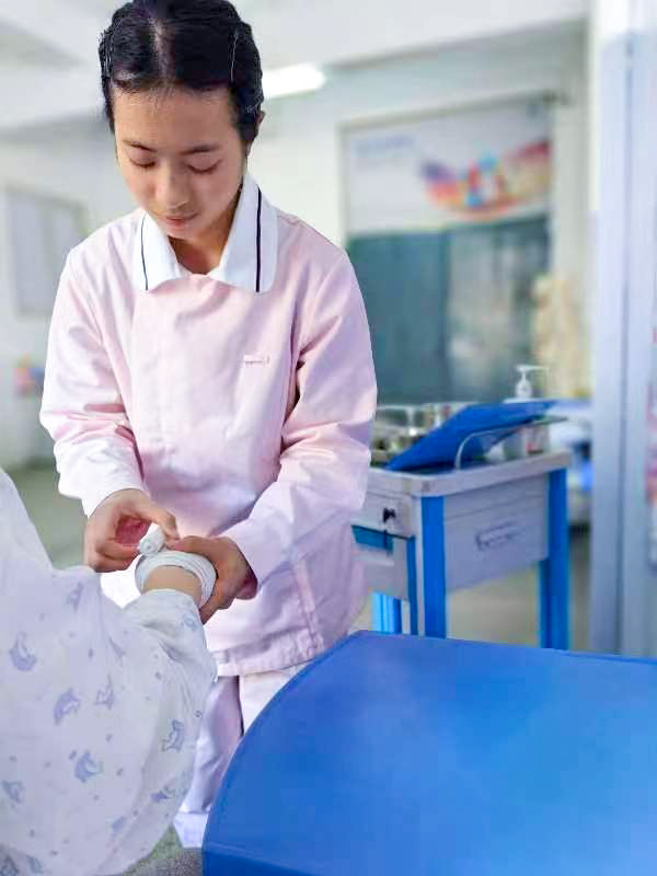 1709575686211314.jpg 钟诗彤2.jpg