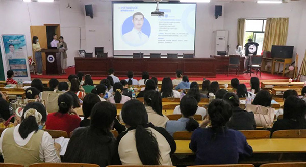 “春风有信 美丽如期”皮肤义诊活动